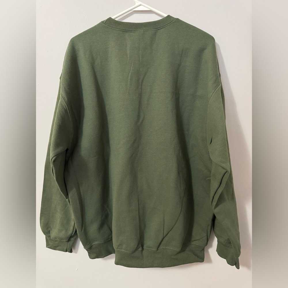 NWOT Gildan I Have No Shelf Control sweatshirt green cozy - Picture 3 of 3